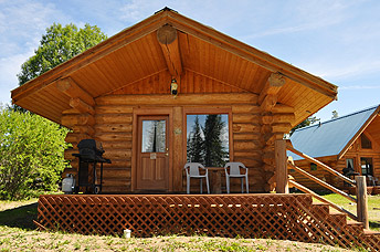 Cozy cabin overlooking Nimpo Lake with a deck